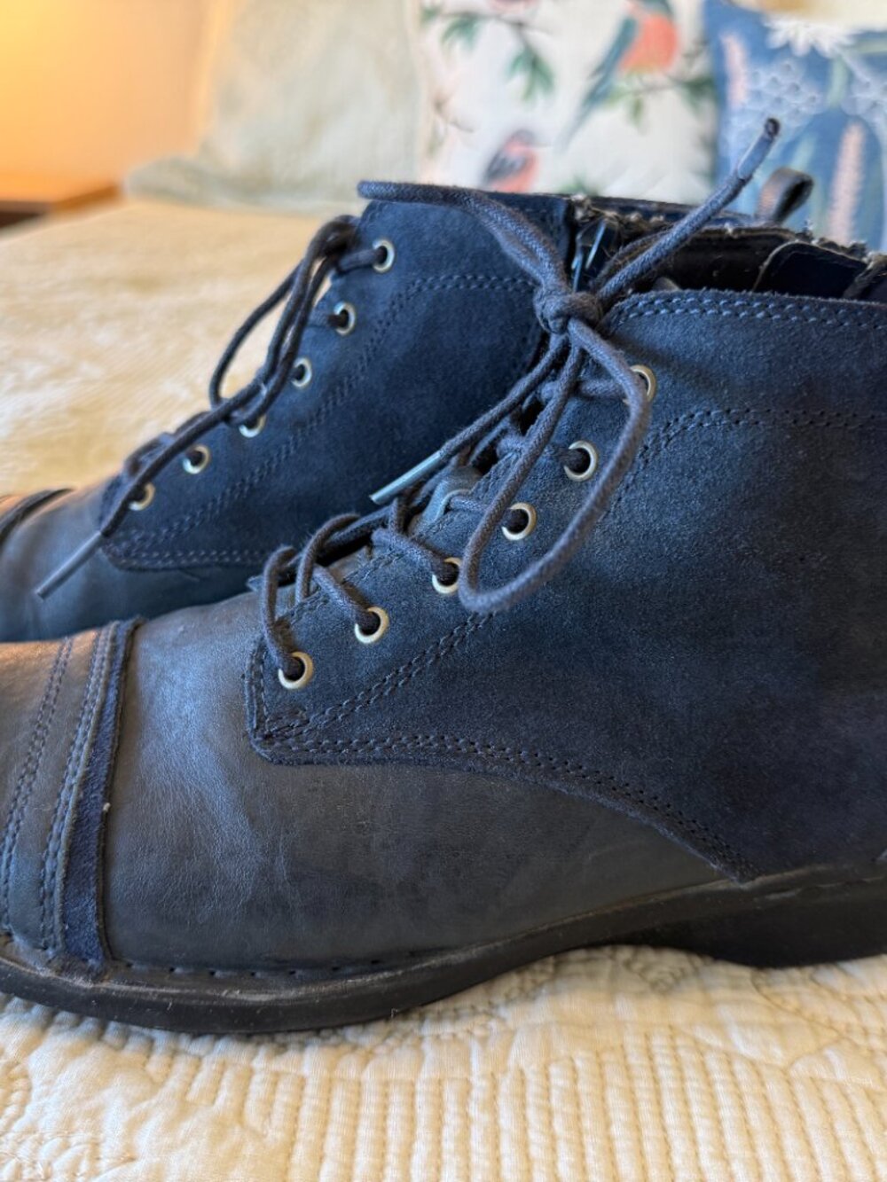 Clarks Collection soft cushion classic black lace-up ankle boots. Size 9 - Picture 4 of 7